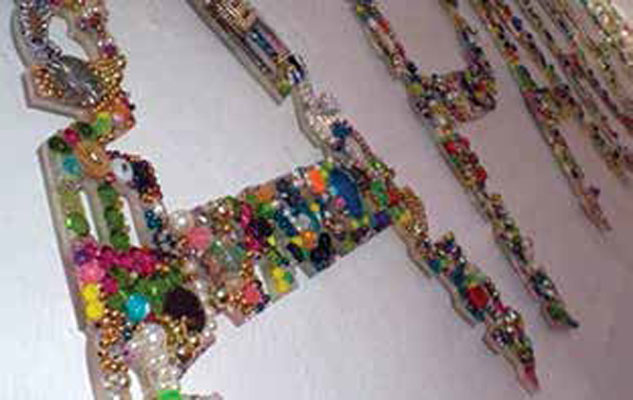 Apariencia, 2012 / Installation / Jewelry on acrylic / Variable dimensions
